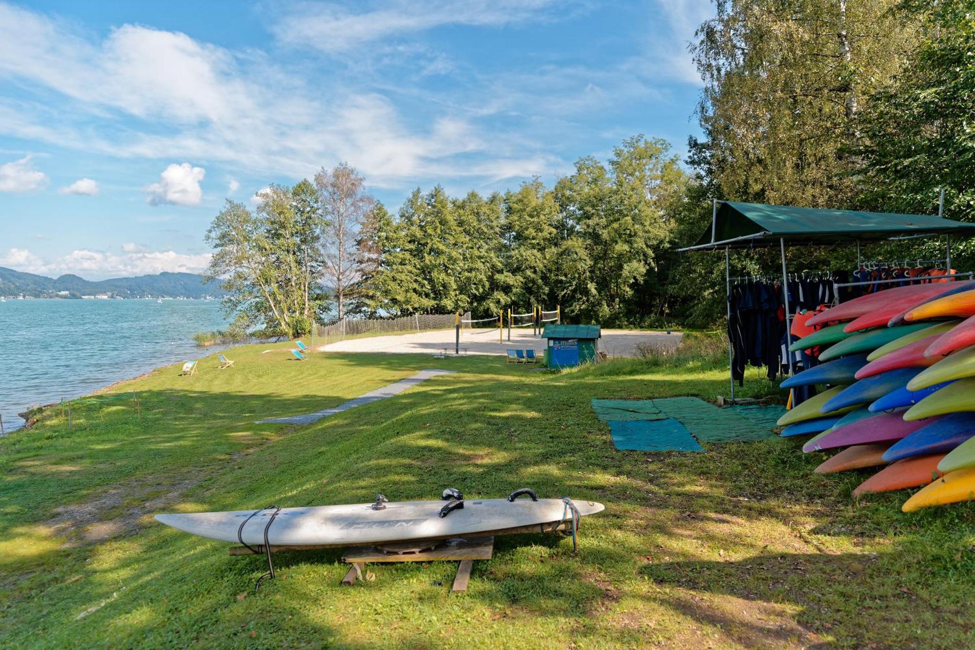 Jugend- Und Familiengastehaus Cap Worth Hostel Velden am Woerthersee Exterior photo