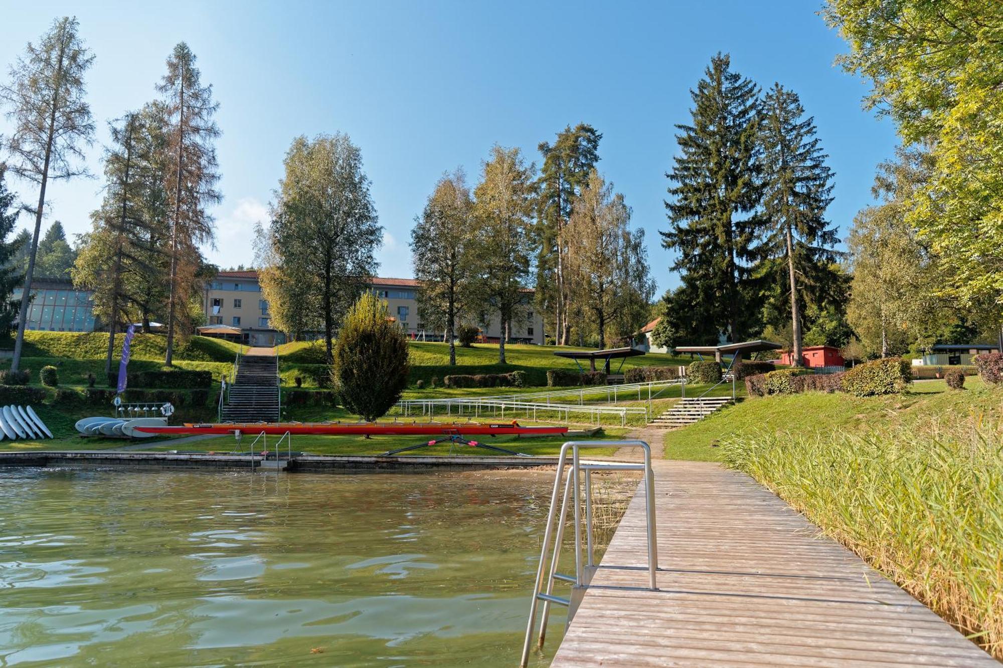 Jugend- Und Familiengastehaus Cap Worth Hostel Velden am Woerthersee Exterior photo