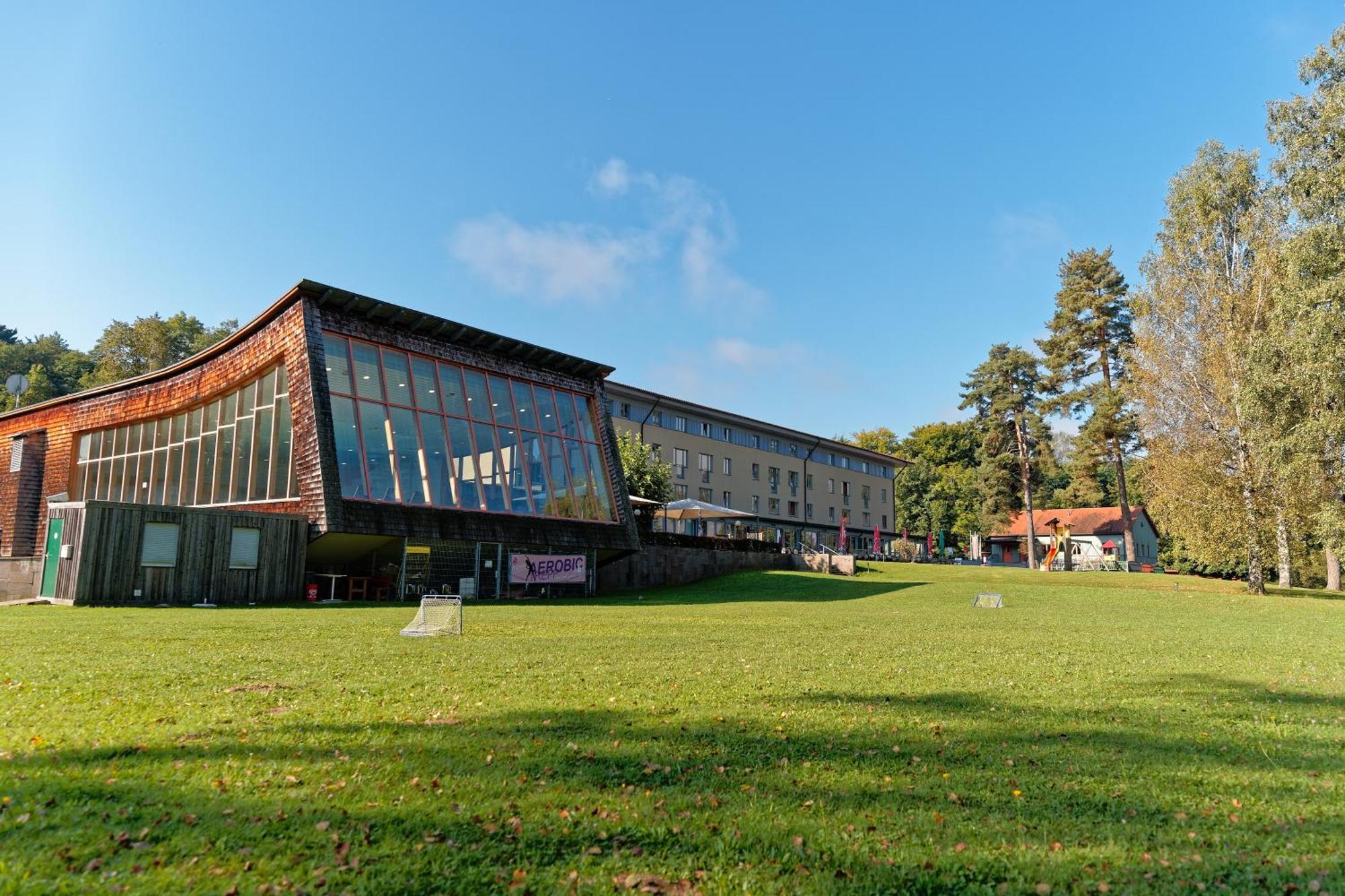 Jugend- Und Familiengastehaus Cap Worth Hostel Velden am Woerthersee Exterior photo